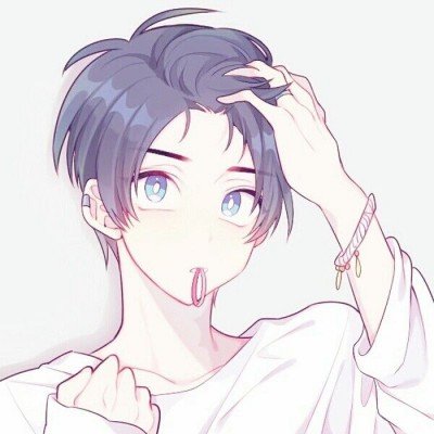 2岁幼童被困车内头发湿透